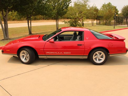 Used 1988 Pontiac Firebird Formula RWD image 5