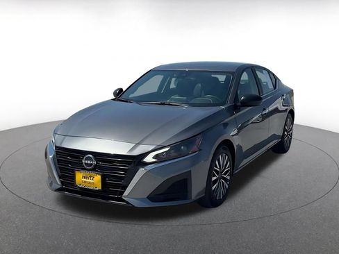 Used 2025 Nissan Altima 2.5 SV FWD image 7