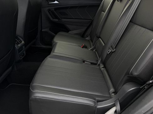 Used 2023 Volkswagen Tiguan SE image 8