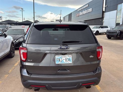 Used 2018 Ford Explorer XLT w/ Equipment Group 202A FWD image 10