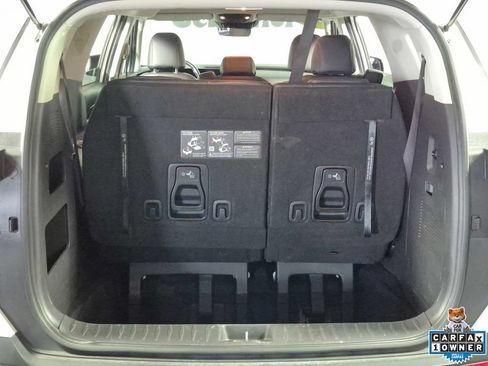 Used 2025 Kia Carnival FWD image 28