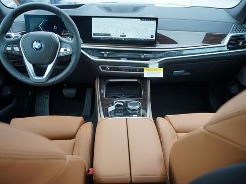 Used 2025 BMW X5 xDrive50e w/ Premium Package image 14