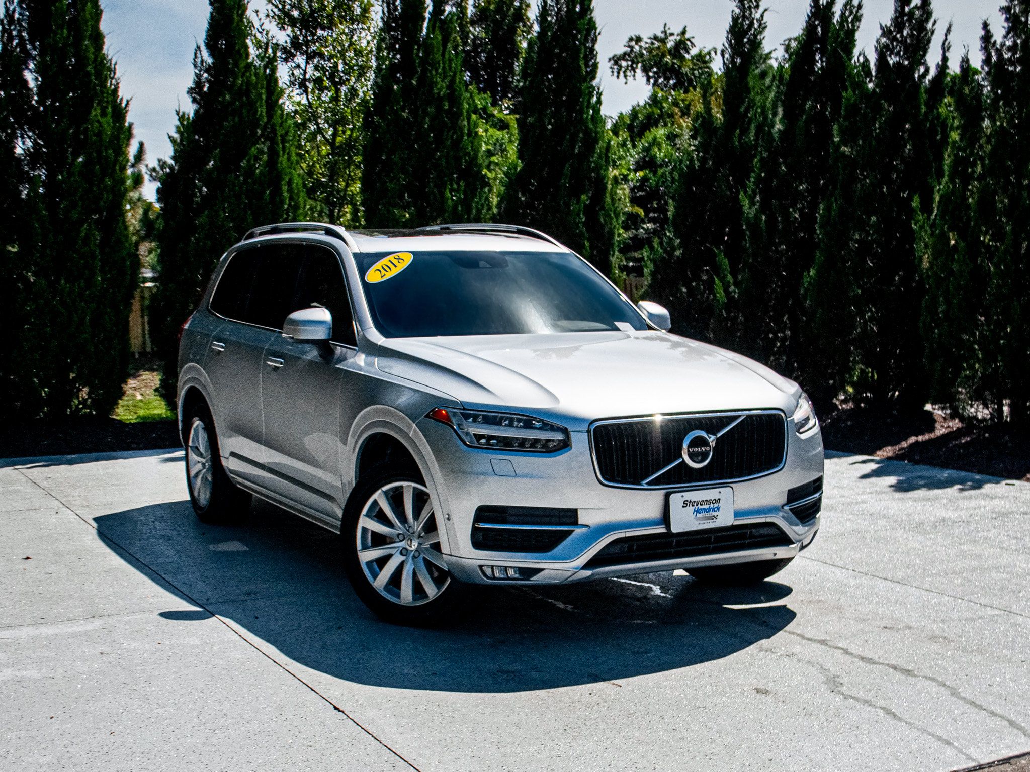 Used 2018 Volvo XC90 T6 Momentum w/ Convenience Package AWD/4WD image 2