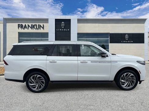 New 2026 Lincoln Navigator L Premier AWD/4WD image 8
