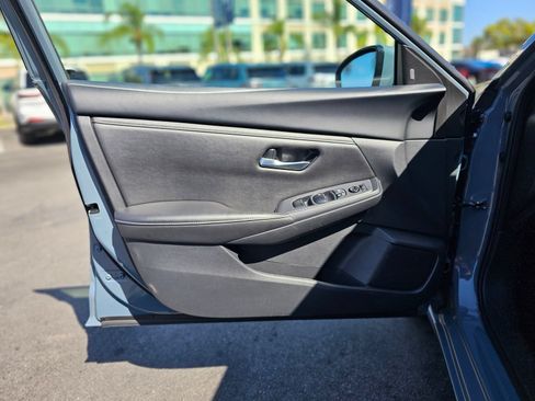 Used 2024 Nissan Sentra SV FWD image 19