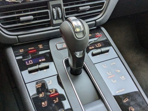 Used 2025 Porsche Macan image 20