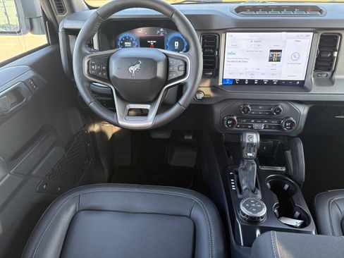 New 2025 Ford Bronco Badlands image 8