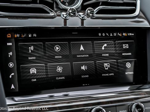 Used 2022 Bentley Bentayga image 48