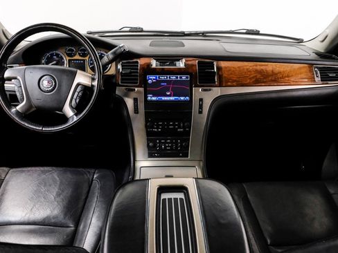 Used 2013 Cadillac Escalade Platinum RWD image 18