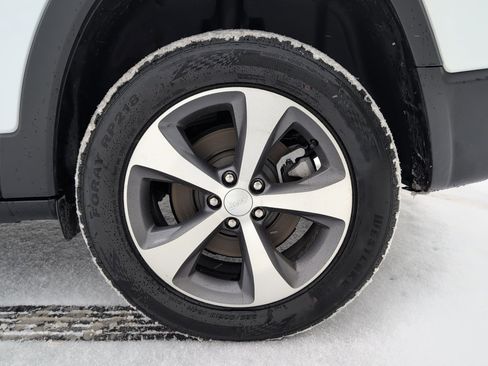 Used 2021 Jeep Cherokee Limited image 10