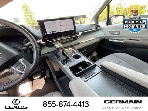 Used 2025 Toyota Sienna XLE FWD image 20