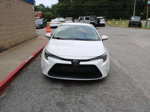Used 2020 Toyota Corolla LE FWD image 2