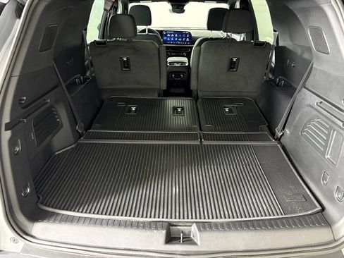 Used 2026 Chevrolet Traverse LT w/ Driver Confidence Package FWD image 43