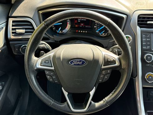 Used 2017 Ford Fusion SE image 23