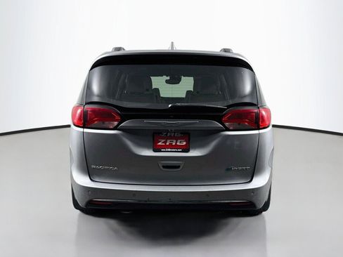 Used 2017 Chrysler Pacifica Platinum FWD image 4