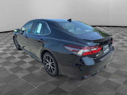 Used 2023 Toyota Camry SE image 5