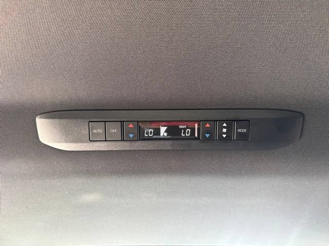 Used 2025 Toyota Sienna Limited FWD image 23