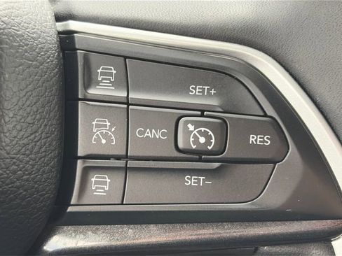 Used 2023 Jeep Grand Cherokee Altitude AWD/4WD image 46