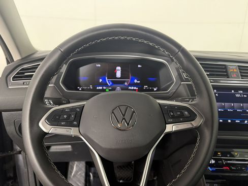 Used 2024 Volkswagen Tiguan SE image 22