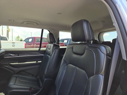 Used 2023 Jeep Grand Cherokee L Limited AWD/4WD image 23