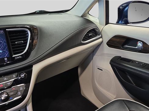 Used 2022 Chrysler Pacifica Limited image 22