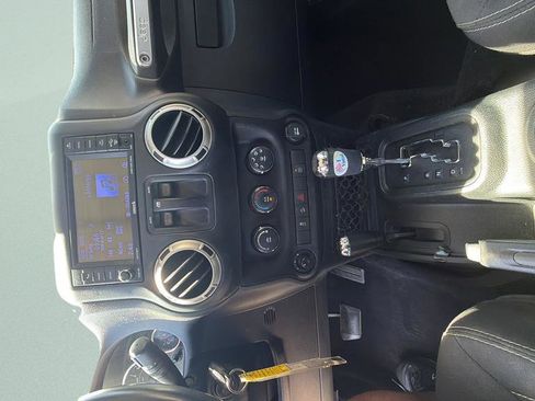 Used 2018 Jeep Wrangler Sahara w/ Connectivity Group AWD/4WD image 20