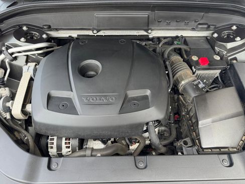 Used 2018 Volvo XC60 T6 Momentum w/ Vision Package image 34