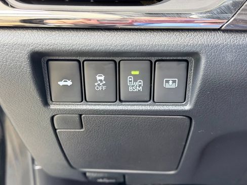 Used 2015 Toyota Avalon Limited FWD image 40