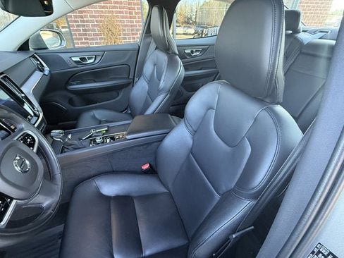 Used 2019 Volvo S60 T5 Momentum w/ Premium Package image 17