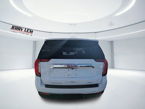 Used 2024 GMC Yukon SLT image 3