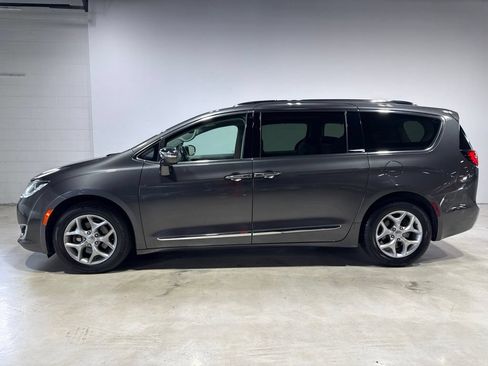 Used 2020 Chrysler Pacifica Limited FWD image 4
