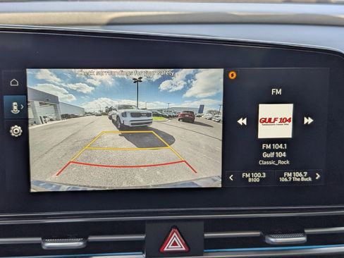 Used 2025 Hyundai Elantra Limited image 19