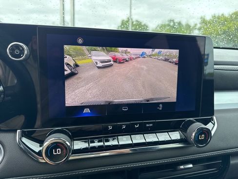Used 2023 Chevrolet Colorado LT w/ LT Convenience Package AWD/4WD image 15