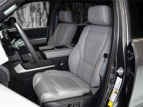 Used 2025 Toyota Tundra Limited image 2