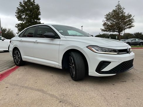 Used 2025 Volkswagen Jetta Sport image 5