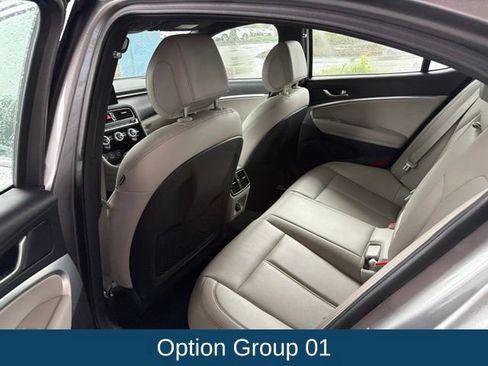 Used 2023 Genesis G70 2.0T RWD image 6