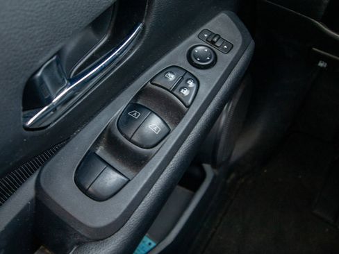 Used 2021 Nissan Kicks SV image 12