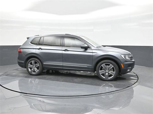 Used 2021 Volkswagen Tiguan SEL w/ 3-Row Tiguan MDO Package image 17