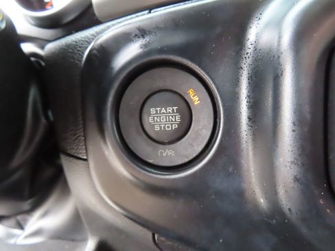 Used 2023 Jeep Wrangler Unlimited Sahara w/ Cold Weather Group AWD/4WD image 9
