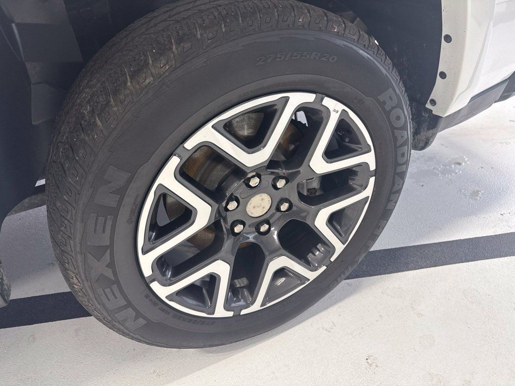 Used 2026 RAM 1500 Laramie AWD/4WD image 15