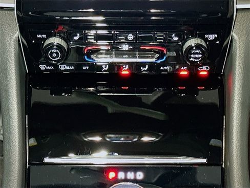 New 2025 Jeep Grand Cherokee Altitude image 10