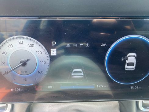 Certified 2024 Hyundai Elantra SEL FWD image 15