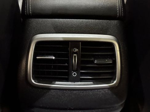 Used 2019 Kia Sorento SX image 16