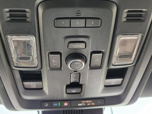 Used 2023 Chevrolet Suburban High Country w/ Premium Package AWD/4WD image 32
