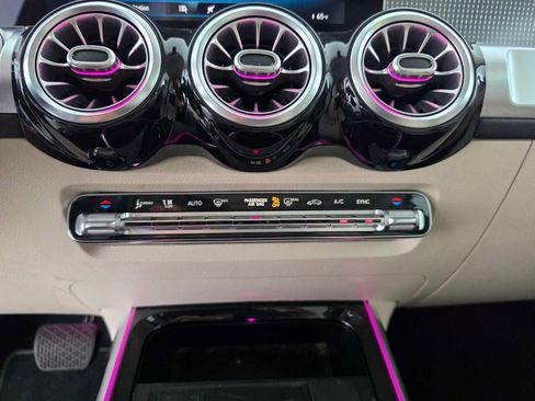 Used 2021 Mercedes-Benz GLB 250 image 27