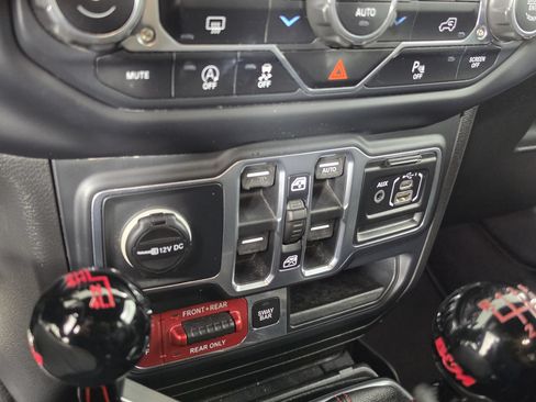 Used 2019 Jeep Wrangler Unlimited Rubicon AWD/4WD image 27