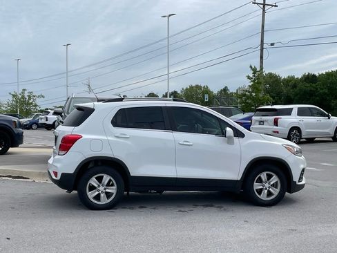 Used 2020 Chevrolet Trax LT w/ LT Convenience Package image 8