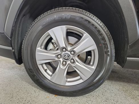 Used 2024 Toyota RAV4 XLE w/ Convenience Package FWD image 9
