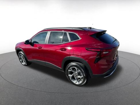Used 2025 Chevrolet Trax LT FWD image 10