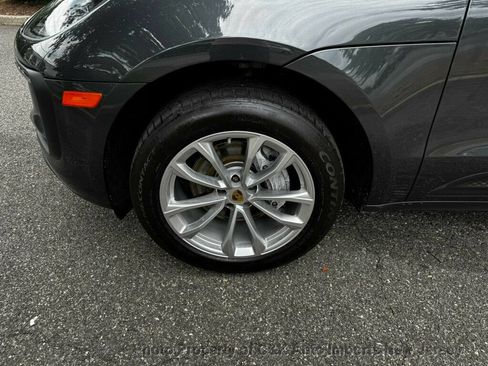 Used 2022 Porsche Macan AWD/4WD image 10